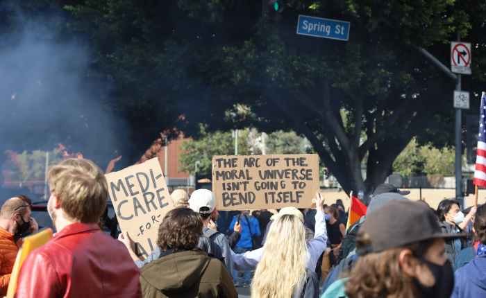 Biden rasar i opinionssiffrorna – Hänt i Veckan med Caroline Älvebrink Calais&nbsp;Podd